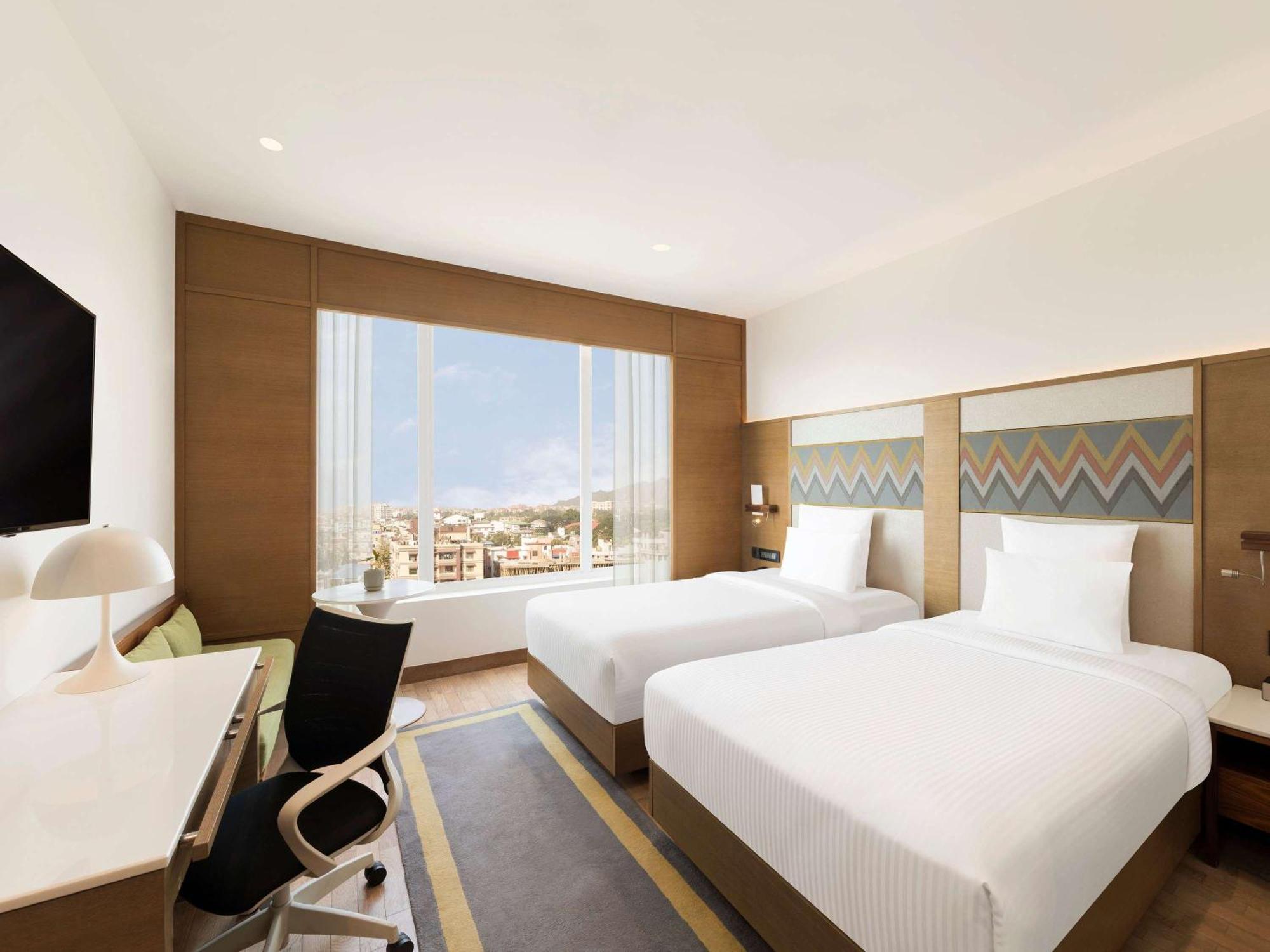 Novotel Guwahati Gs Road Εξωτερικό φωτογραφία