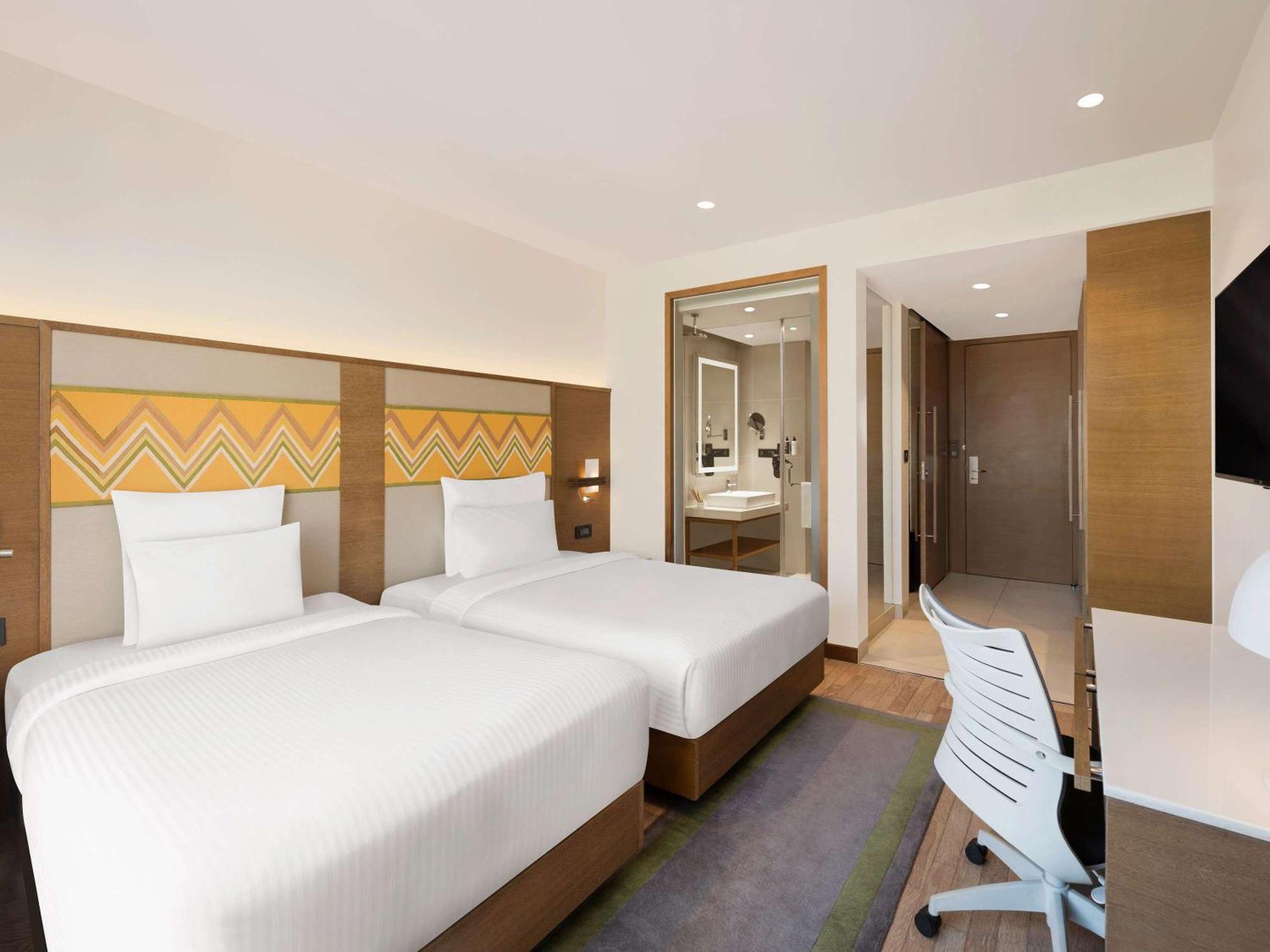 Novotel Guwahati Gs Road Εξωτερικό φωτογραφία